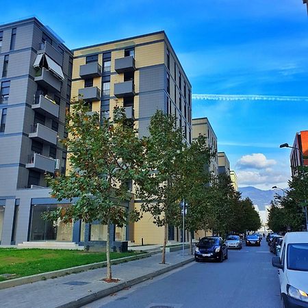 Spacious 2-Bedroom Apartment Near Center Tirana Bagian luar foto