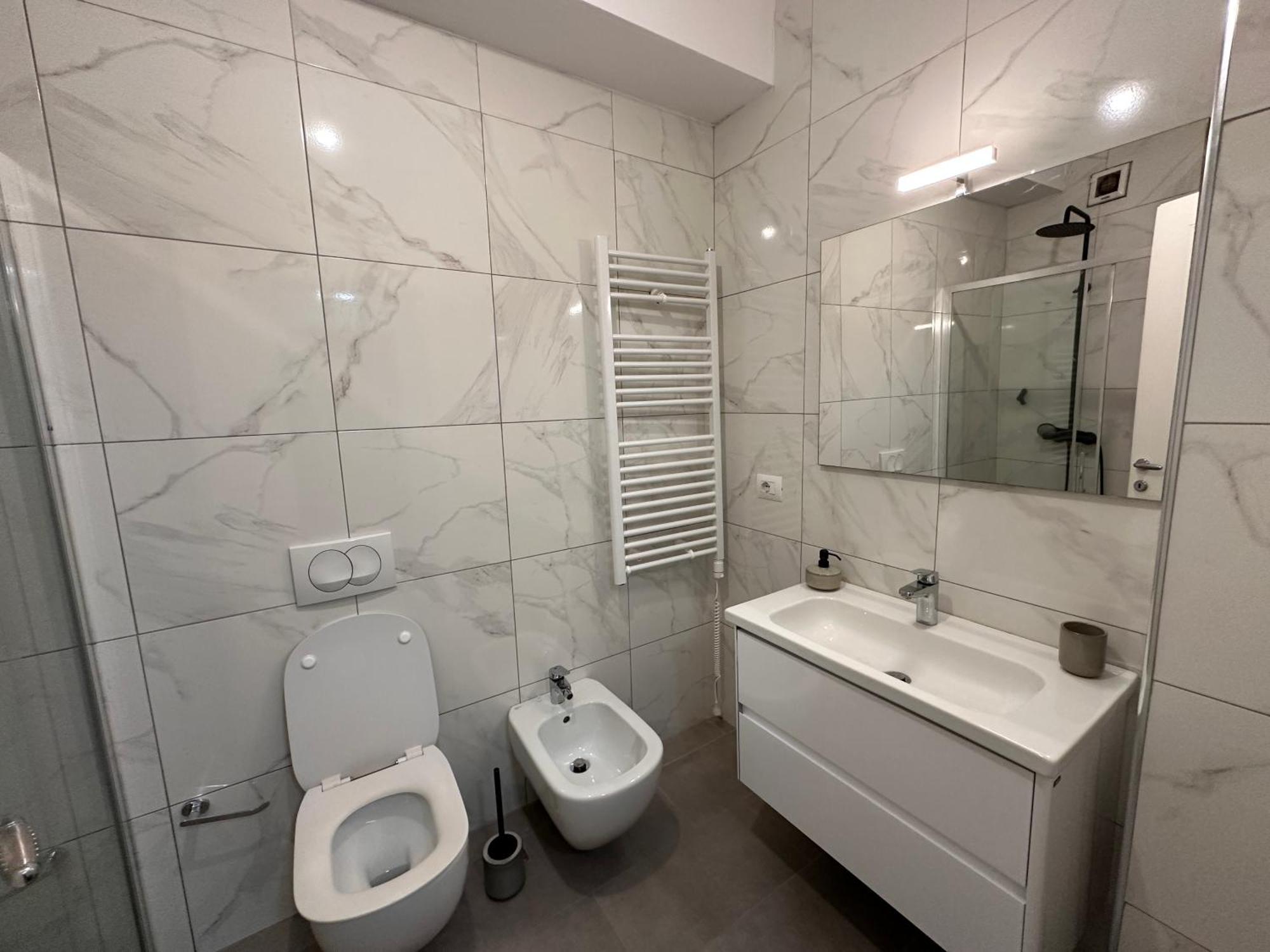 Spacious 2-Bedroom Apartment Near Center Tirana Bagian luar foto